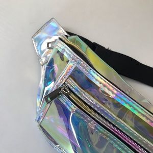 REFLECTIVE CROSSBODY BAG
